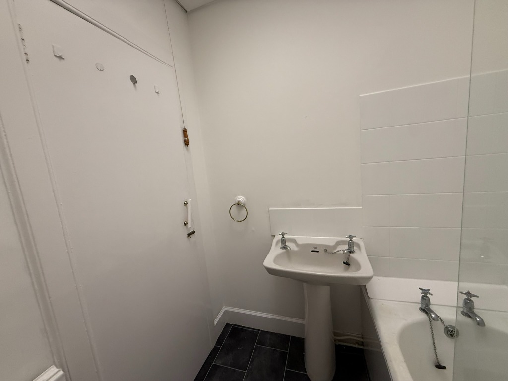 Lady Lane, Paisley, Renfrewshire, PA1 2LJ